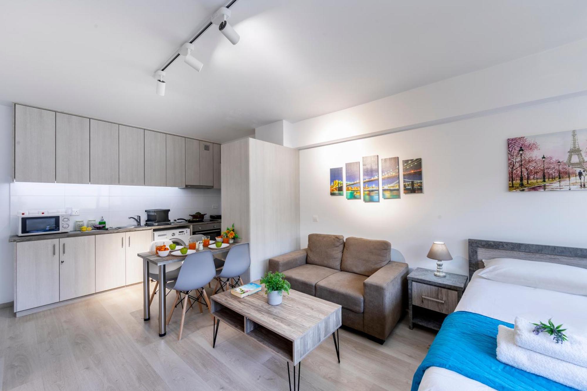 C-Premium Apts 100M From Beach And City Centre Larnaca Ngoại thất bức ảnh