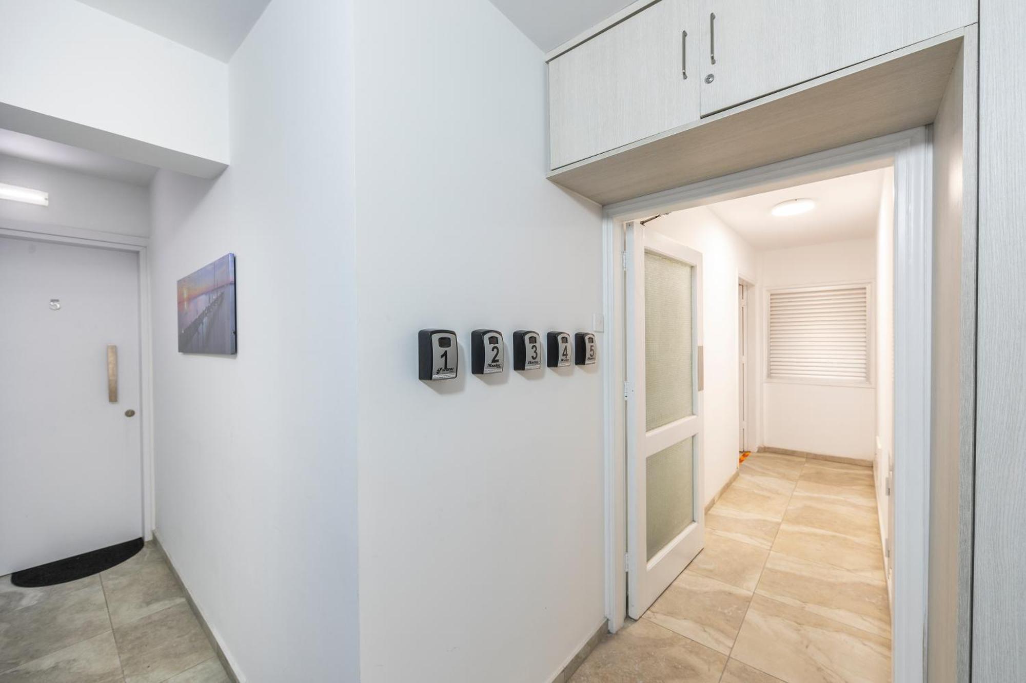 C-Premium Apts 100M From Beach And City Centre Larnaca Ngoại thất bức ảnh