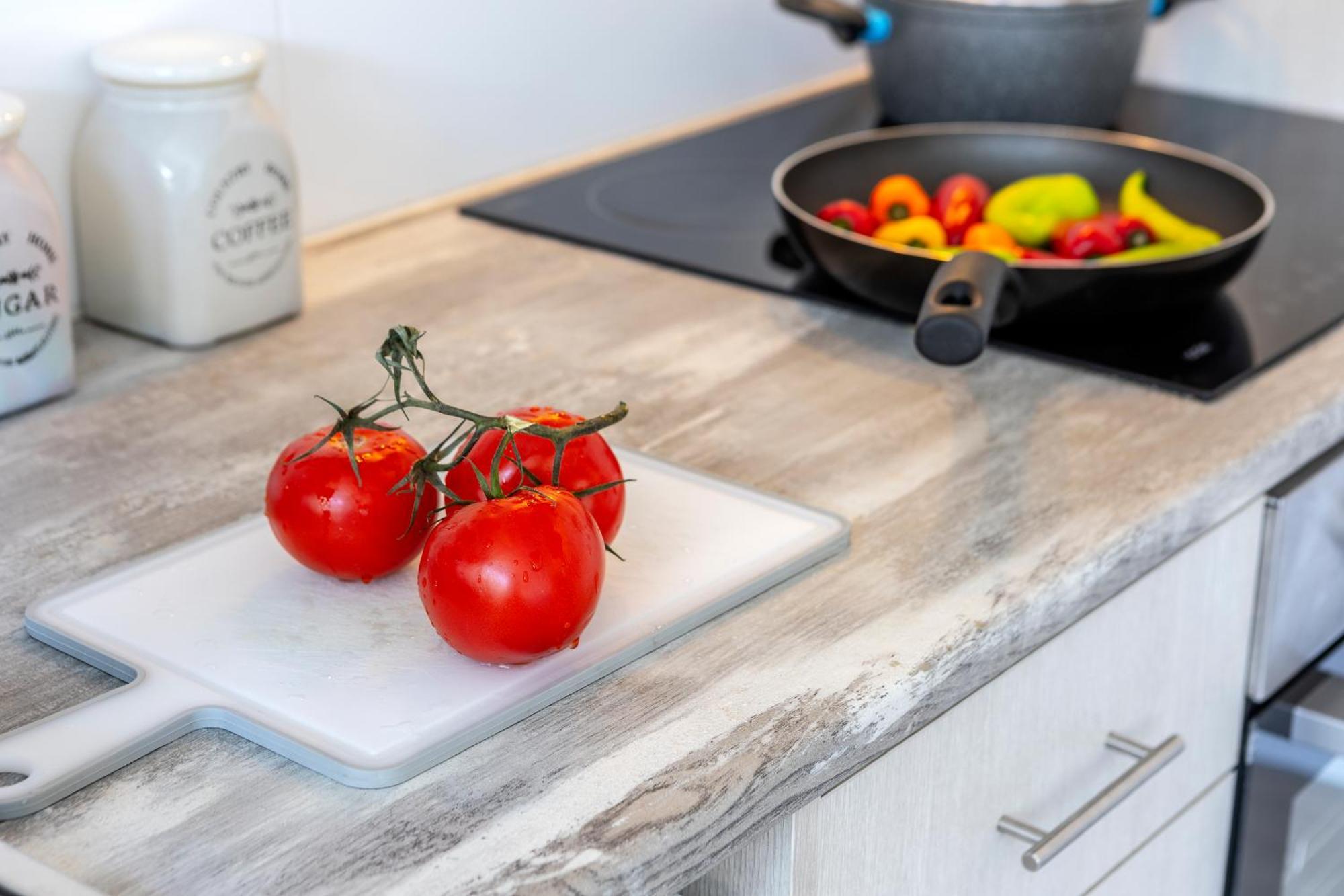 C-Premium Apts 100M From Beach And City Centre Larnaca Ngoại thất bức ảnh