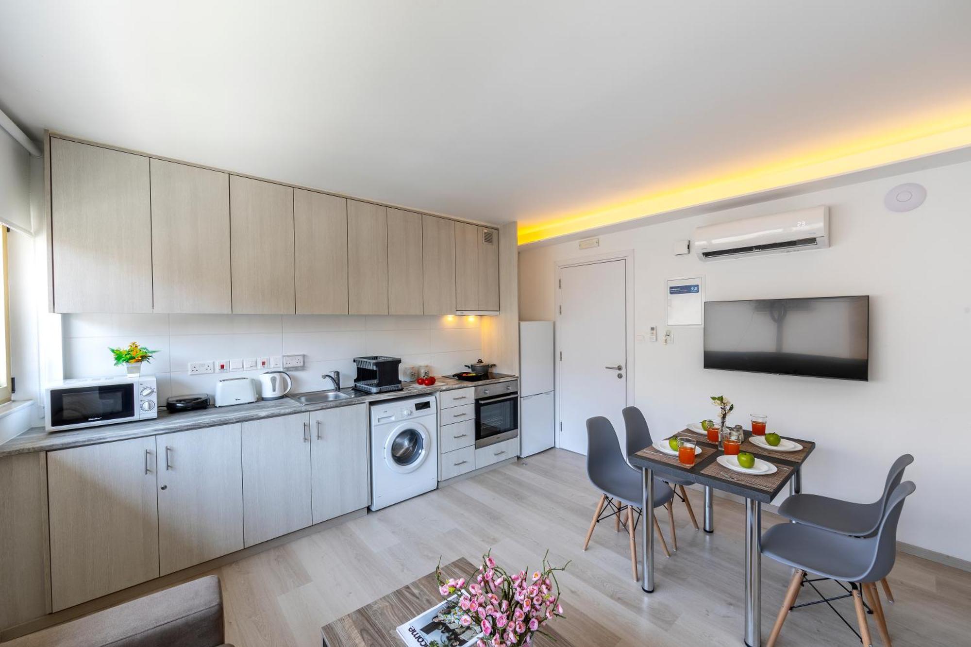C-Premium Apts 100M From Beach And City Centre Larnaca Ngoại thất bức ảnh